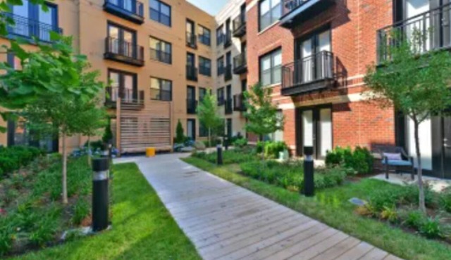 Prime Location 1BR in Secure Bldg., Near Dining, Amenities & Walkable!
