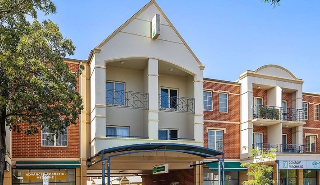 Prime Location | 2BR Grand Apt | Courtyard | North Adelaide | Near CBD Events + Private Parking