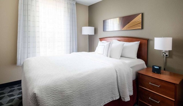 Prime Location! 2 Comfortable Units! Short Drive to Seattle Asian Art Museum