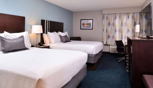 Prime Location! 2 Convenient Units, Free Parking & Breakfast, Indoor Pool