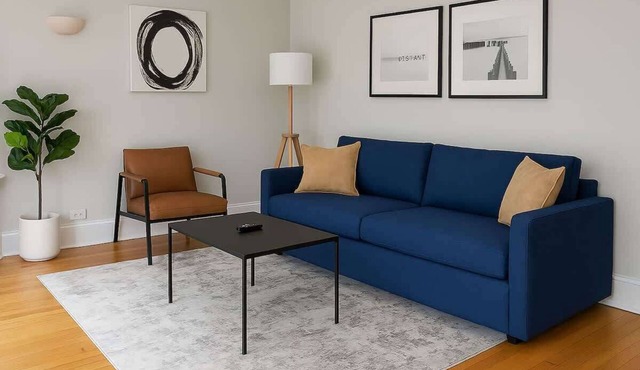 Prime Location! 2BR Near Wrigley