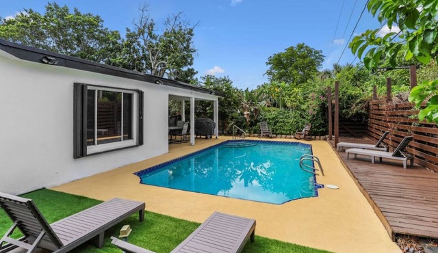Prime Location 3BR w/ Pool Table