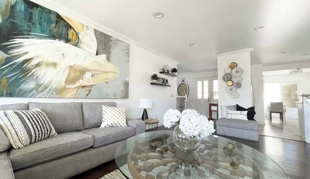 Prime Location! 3BR, 10 Min to Beach, 5 Min to Irvine – Walk to Pool & Courts