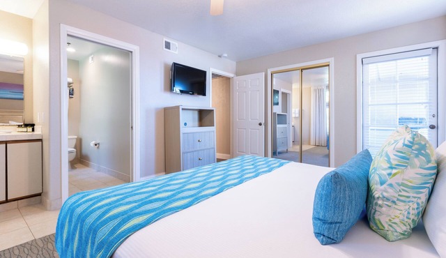 Prime Location! 4 Convenient Units w/Kitchen! Free Parking!