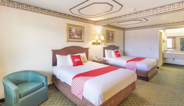 Prime Location, 4 Great Units w/Free Parking, Minutes to Tip's Park