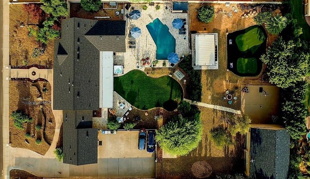 Prime Location! 5000Sq'-Acre Pool/Game Room/Hot Tub/Putting Green/190+ 5★ratings
