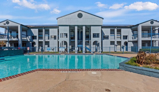 Prime Location close to Restaurants, NASA, Kemah, etc