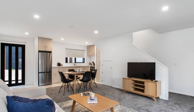 Prime Location Cosy Warm Free Off Street Park