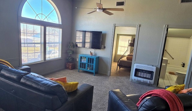 Prime Location Condo – Walk to Dining, Park, Shops & Downtown