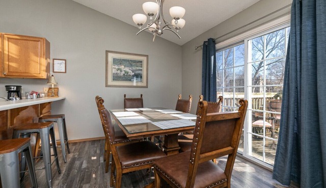 Prime Location Cottage- King Suite