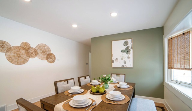 Prime Location - Cozy Naperville HomeStay - GameRoom