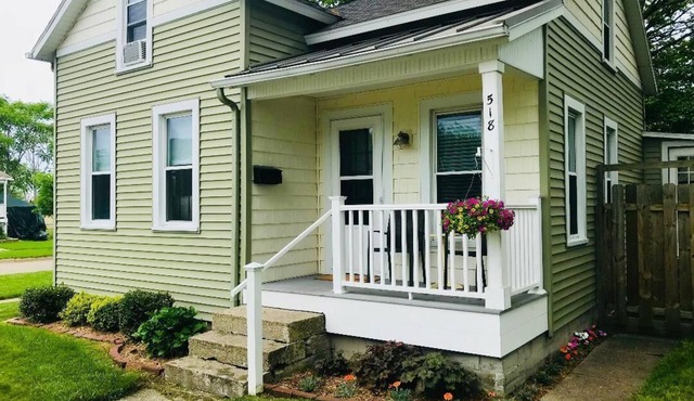 Prime Location Downtown! Walk To Everything!