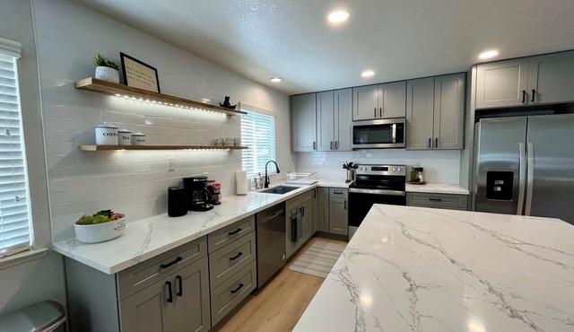 Prime Location, Downtown Murphys