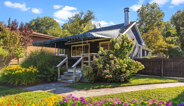 Prime Location/Easy Parking/Kayaks/River