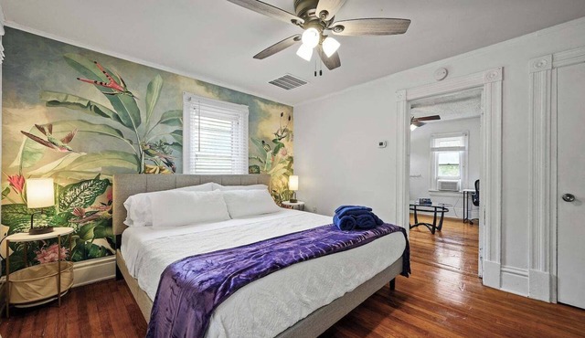 Prime location, Fast Wifi, mins from light rail