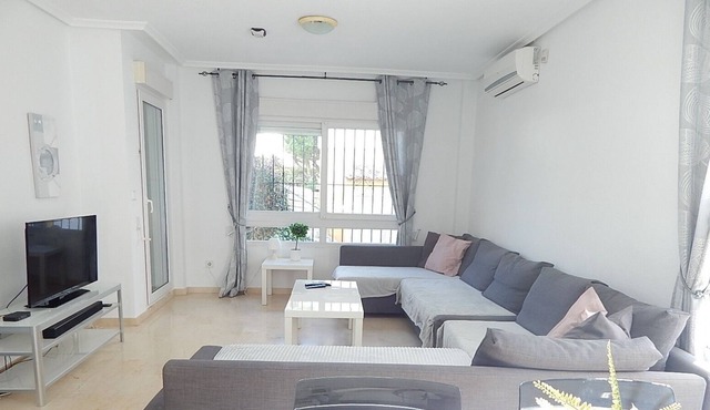 Prime location for Villamartin Plaza, large communal pool