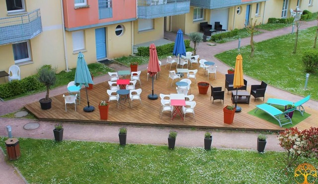 Prime Location! Onsite Parking, Pool, Pets Allowed! Near Plage de Grandcamp!