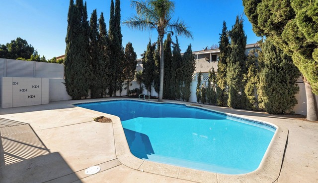 Prime location house w/pool, 10 mins to Universal Studios, 15 mins to Hollywood