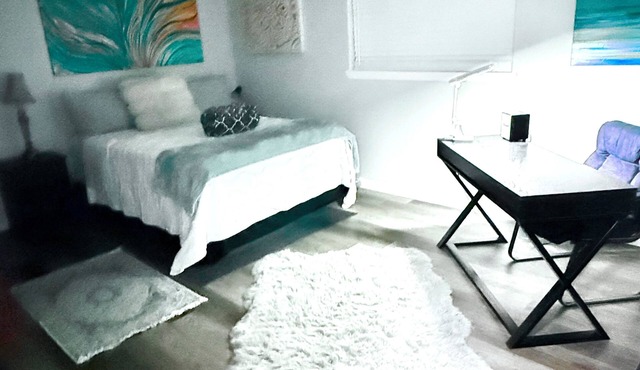 PRIME LOCATION IMMACULATE COZY GETAWAY MINUTES FROM BEACH &DOWNTOWN