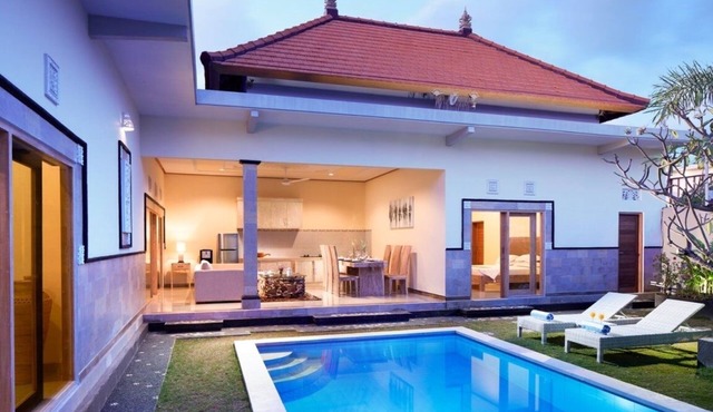 Prime location just walking distance to the Boutique shop, Restaurant , Bar