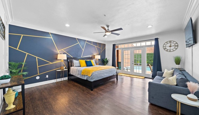 Prime Location. Luxurious 3 BR with Pool. 2 Living Rooms. Garage. 4 Balconies.