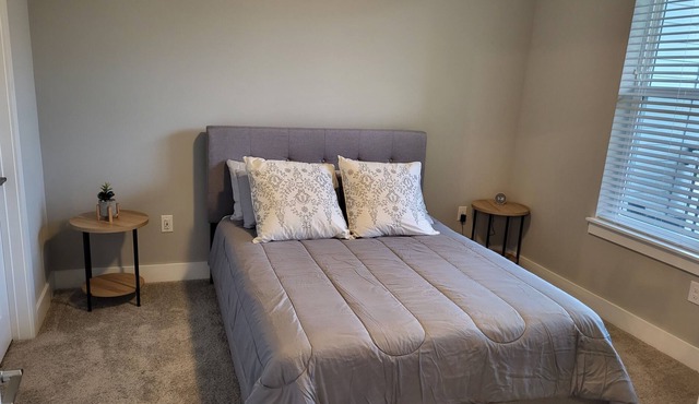 Prime location near Downtown *Smart TV WIFI W/D*