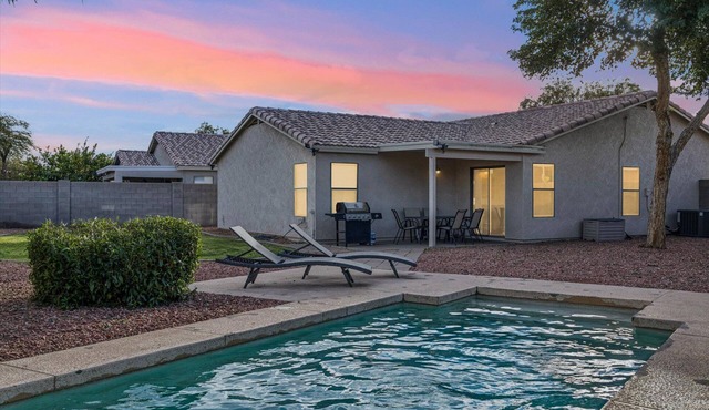 Prime Location Near Spring Training and Entertainment with Pool!