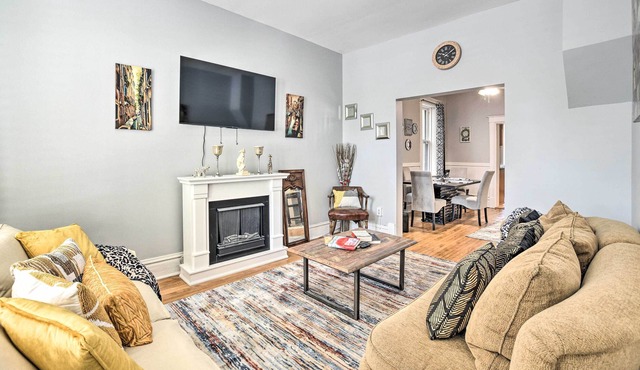 Prime Location Old Town Chicago Townhome!