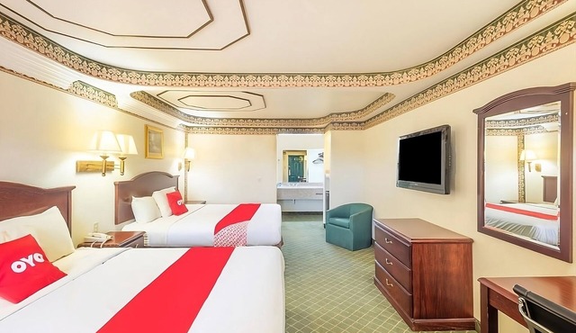 Prime Location! Parking, Pets Allowed, Free Parking Onsite, Outdoor Pool!