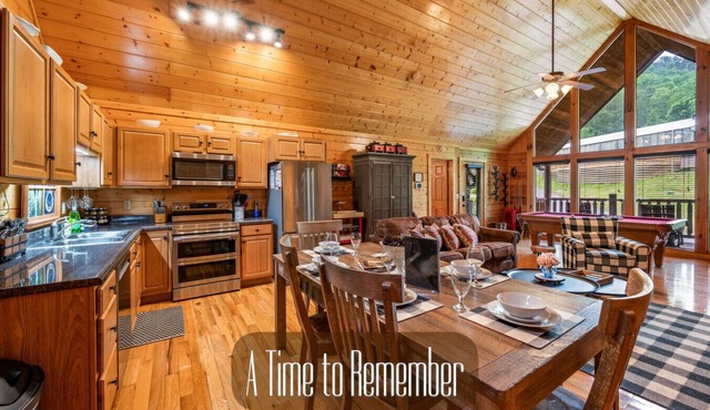 Prime Location/Pool/HotTub/Pool Table/Fast WiFinDollywood 2 minutes away!