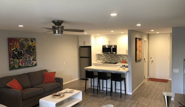 Prime Location! Renovated Studio at Shadow Mountain Resort, Steps from El Paseo.