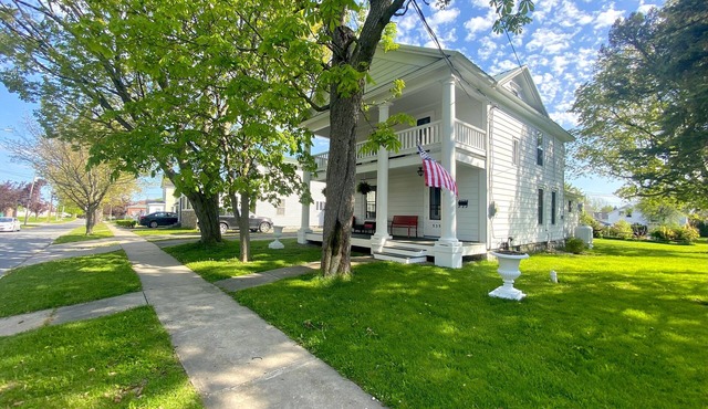 Prime Location ~ Stunning Village White House, Pillars of Clayton