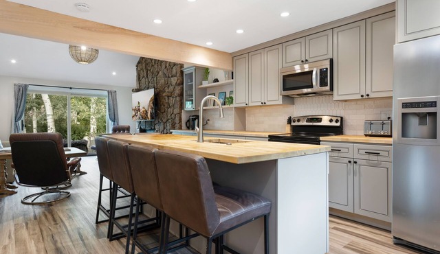 Prime Location Townhouse in EagleVail, perfect for Ski and Summer vacations