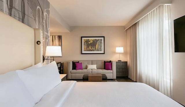 Prime Location! 3 Convenient Units, Pool, Free Parking, Free Breakfast!