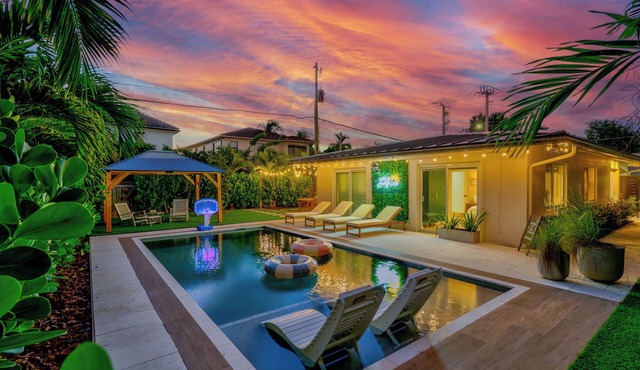 Prime Location! Las Olas (3mins) & Beach (8mins) -Heated Pool, Gym, Arcades, BBQ