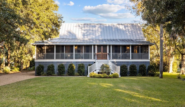 Prime Location! Classic Sullivan's Island Beach House/Gorgeous and Charming Updates!