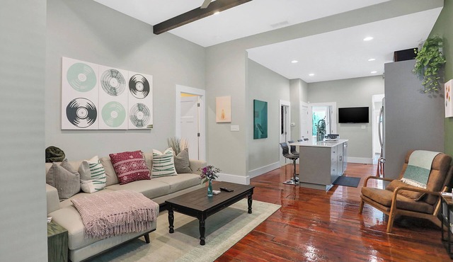 Prime location very close to downtown!