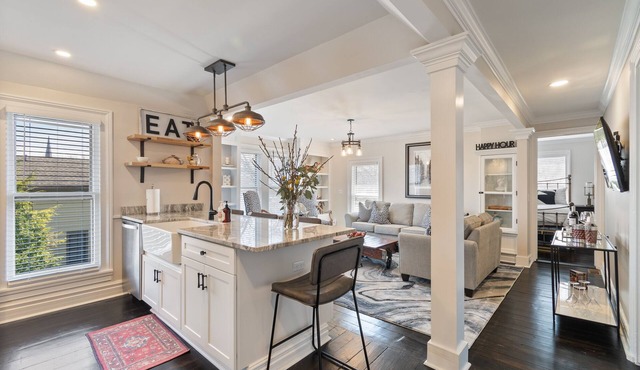 Prime Location, Walk Everywhere- Lux 2 Bedroom in Heart of Pittsford Village