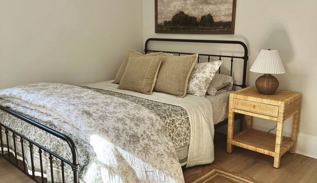 Prime location! Walkable Bethesda Terrace Apt