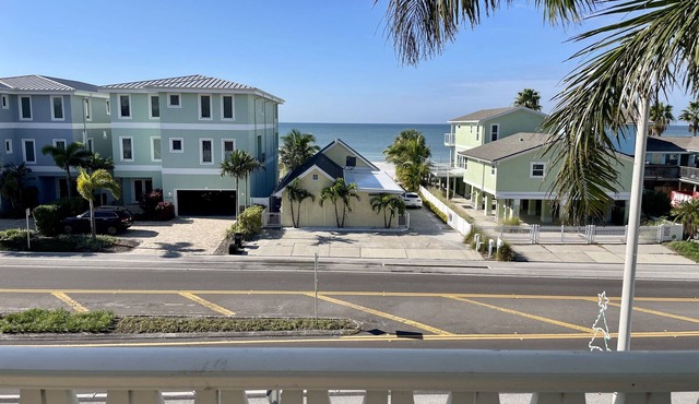 Prime Location! XL 4BR 3BA Home, Steps from BEACH, between Clearwater & St Pete!