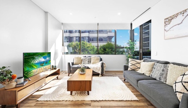 Prime Mascot 2BR + Pool, Gym & Sauna Access