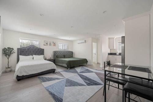 Prime new beautiful studio in burbank