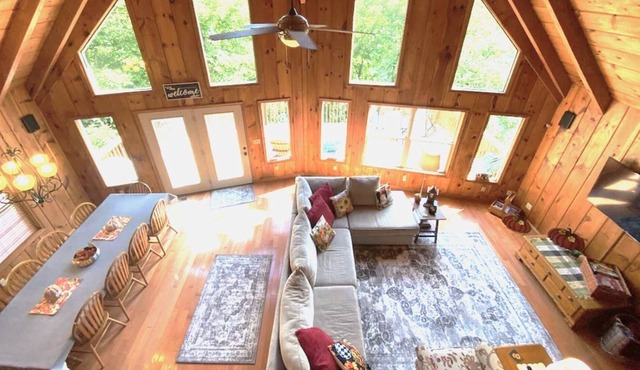 Prime Norris Lakefront Cabin, Covered Dock, Hot tub, Firepit, 5 bed, 3.5 bath