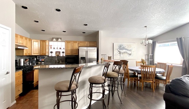 Prime Northeast Heights Location - 3 Bedroom - 2.3 mi to Balloon Fiesta Park!