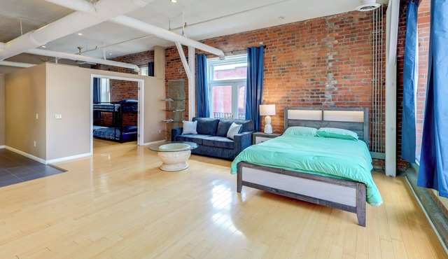 Prime Old Market Location: Walkable Omaha Condo!