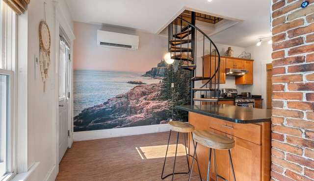 Prime Old Port 3BR Free Parking Sleeps 8