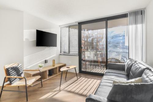 Prime Pentagon City Apt with Rooftop Access