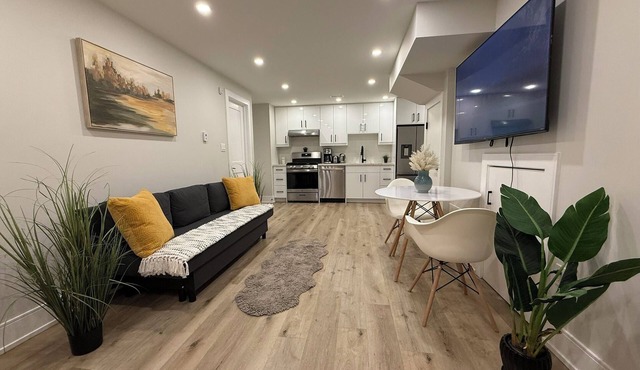 Prime Queen West 1BR Getaway