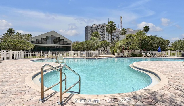 Prime Resort Studio near Universal & Disney balcony with LAKE VIEW