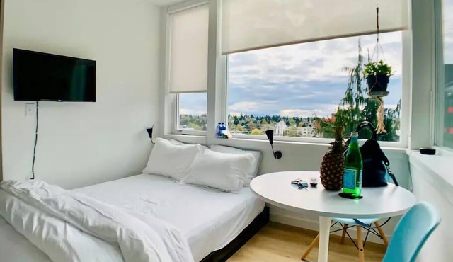 Prime Roosevelt Contemporary Studio